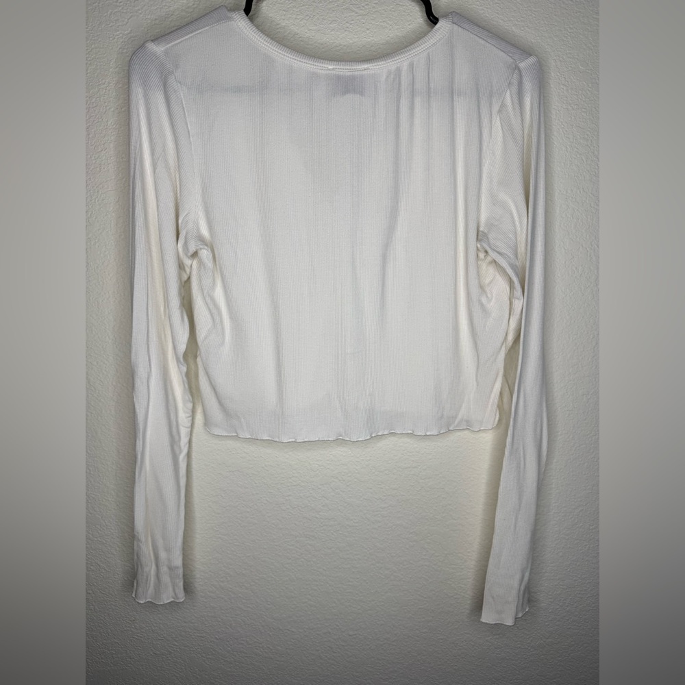 PRINCESS POLLY V-NECK BUTTON DOWN CROP TOP - Picture 3 of 4